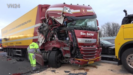 29.10.2020 – VN24 Lokal – Mercedes fällt Lichtmast in Hamm und landet